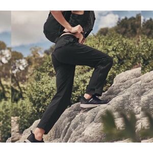 Athleta Black Belted High Rise Zip Hem Trekkie Utility Cargo Track Pants Size 4T